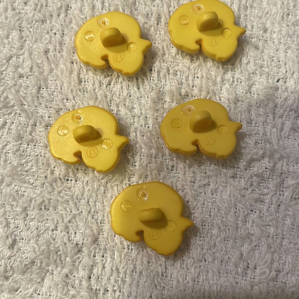 Adorable Vintage Blue and Yellow Chick Buttons - Picture 4 of 6